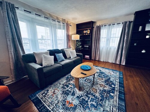 *Central location*Clean*Parking*2BDRM*A/C
