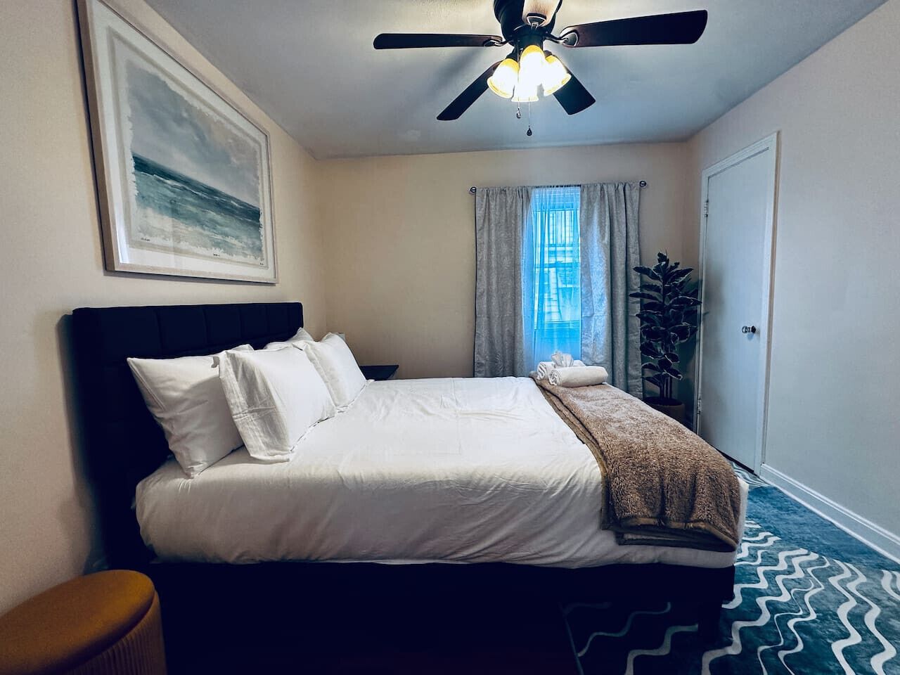 2 bedrooms, desk, iron/ironing board, travel crib