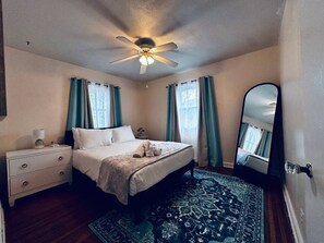 2 bedrooms, desk, iron/ironing board, travel crib - *Central location*Clean*Parking*2BDRM*A/C (Cheektowaga)