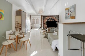 1 chambre, fer et planche à repasser, Wi-Fi, draps fournis