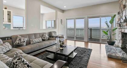 Beautiful Bayfront Home • Heated Pool & Jacuzzi