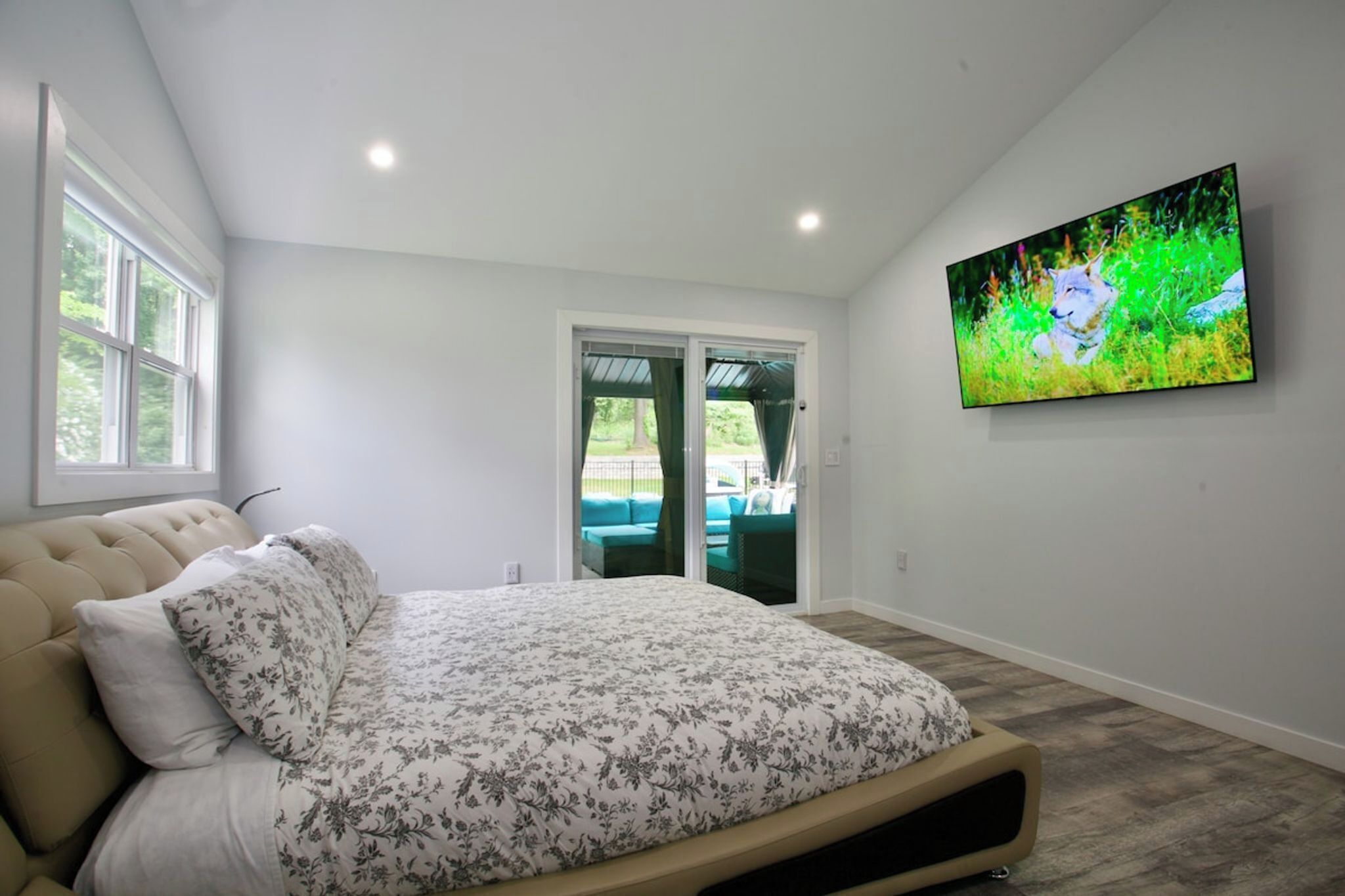 5 habitaciones, tabla de planchar con plancha, internet y ropa de cama 