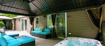 Modern home with a private Heated pool and jacuzzi