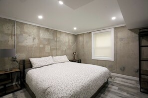 5 bedrooms, iron/ironing board, Internet, bed sheets - Modern home with a private Heated pool and jacuzzi (Hamden)