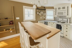 Private kitchen - Beautiful cozy home w jacuzzi & dock for boat (New Haven)