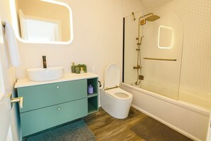 Hair dryer, towels - Brand new Waterfront house | Dock | Hot Tub& Kayak (New Haven)