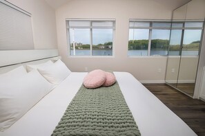 3 bedrooms, internet, bed sheets