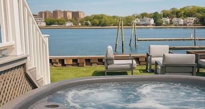 Brand new Waterfront house | Dock | Hot Tub& Kayak