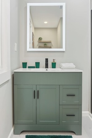 Interior - Huge Home Near Beach front with Pool and Hot Tub (New Haven)