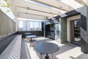 Outdoor dining - Premium Studio 5 min from CGH, Gym and Coworking (São Paulo)