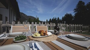 Outdoor dining - 2-bedroom apartment in welcoming Tarvisio for your stay (Tarvisio)
