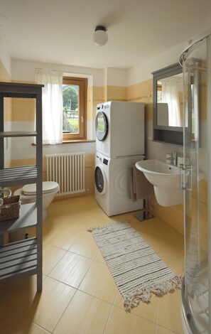 Bathroom - 2-bedroom apartment in welcoming Tarvisio for your stay (Tarvisio)