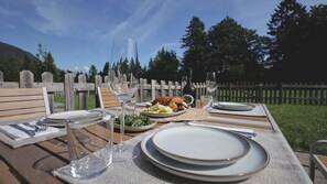 Outdoor dining - 2-bedroom apartment in welcoming Tarvisio for your stay (Tarvisio)