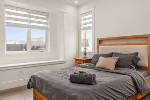 Room - New 6BR Luxury Home - River View - Near New Westminster (Surrey)