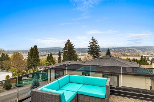 New 6BR Luxury Home - River View - Near New Westminster