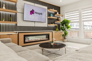 Living area - New 6BR Luxury Home - River View - Near New Westminster (Surrey)