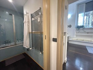 Dusche, Haartrockner, Bidet, Handtücher