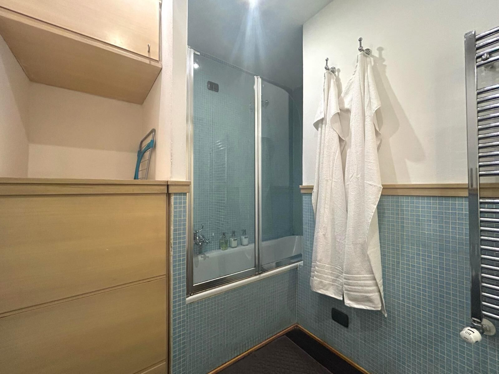 Doccia, asciugacapelli, bidet, asciugamani