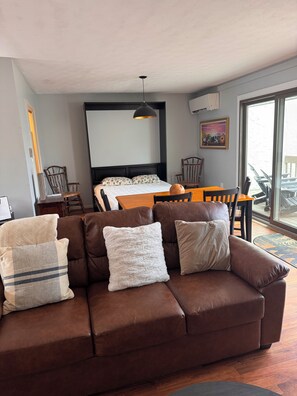 Interior - Cozy 1-bedroom townhome in a lakeside community! (Sapphire)