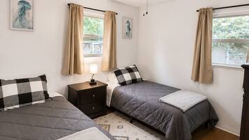 2 bedrooms, desk, iron/ironing board, free WiFi