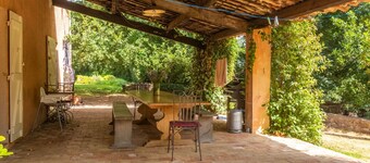Holiday Home 'Grand Mas Provencal - 9 Ch - 18 Per' with Mountain View, Private Pool and Wi-Fi