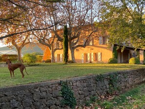 Exterior - Holiday Home 'Grand Mas Provencal - 9 Ch - 18 Per' with Mountain View, Private Pool and Wi-Fi (La Farlède)