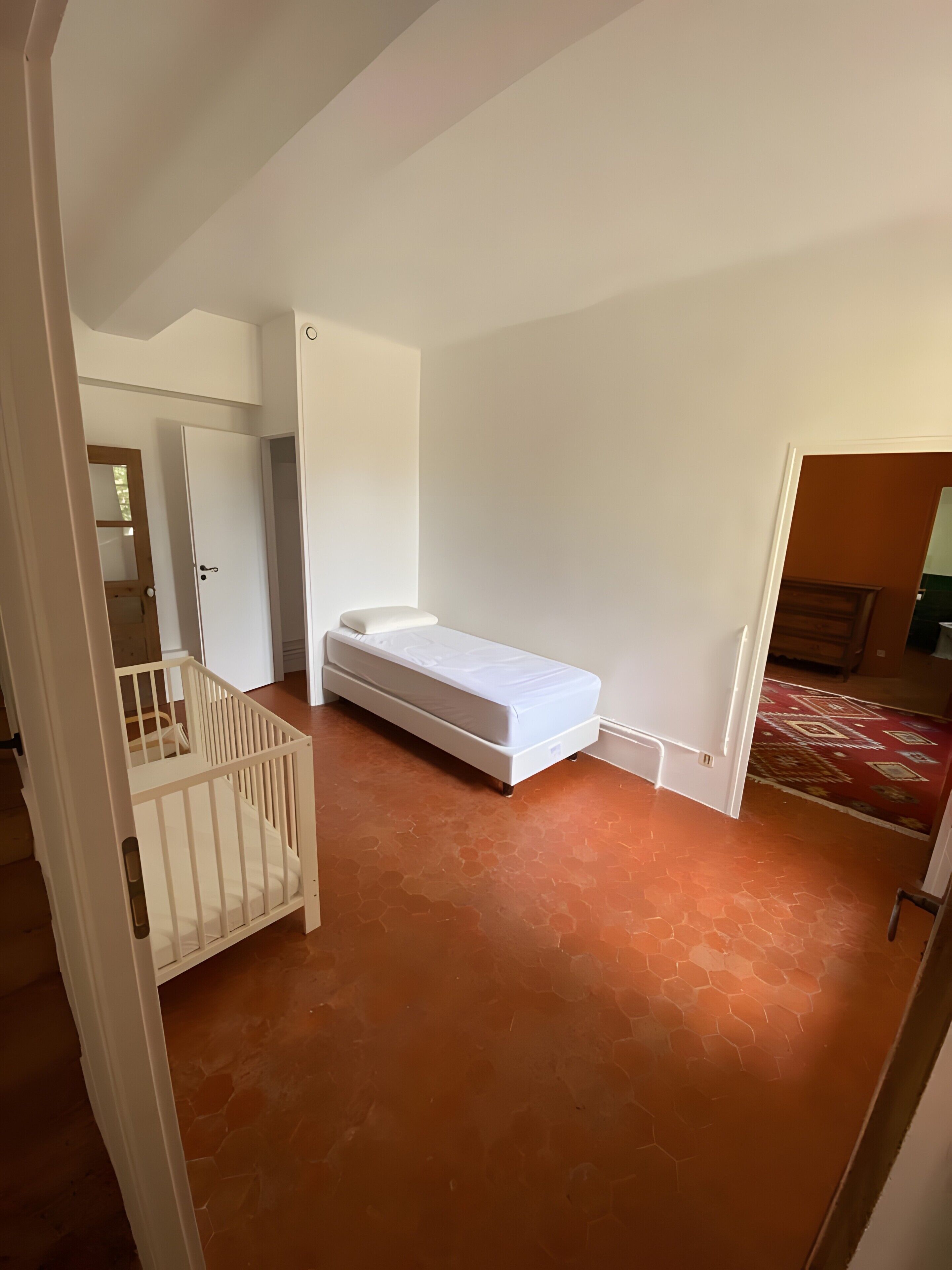 9 bedrooms, iron/ironing board, WiFi, bed sheets