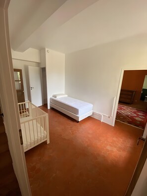 9 Schlafzimmer, Bügeleisen/Bügelbrett, WLAN, Bettwäsche
