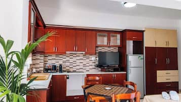 Habitación doble Deluxe, balcón, vista a la ciudad | Cocina privada