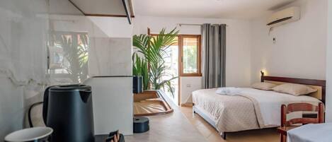 Deluxe Double Room, Balcony | Free WiFi, bed sheets