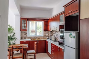 Studio, Balcony | Private kitchen | Fridge, espresso maker, dining tables - Vila Orfea (Ksamil)