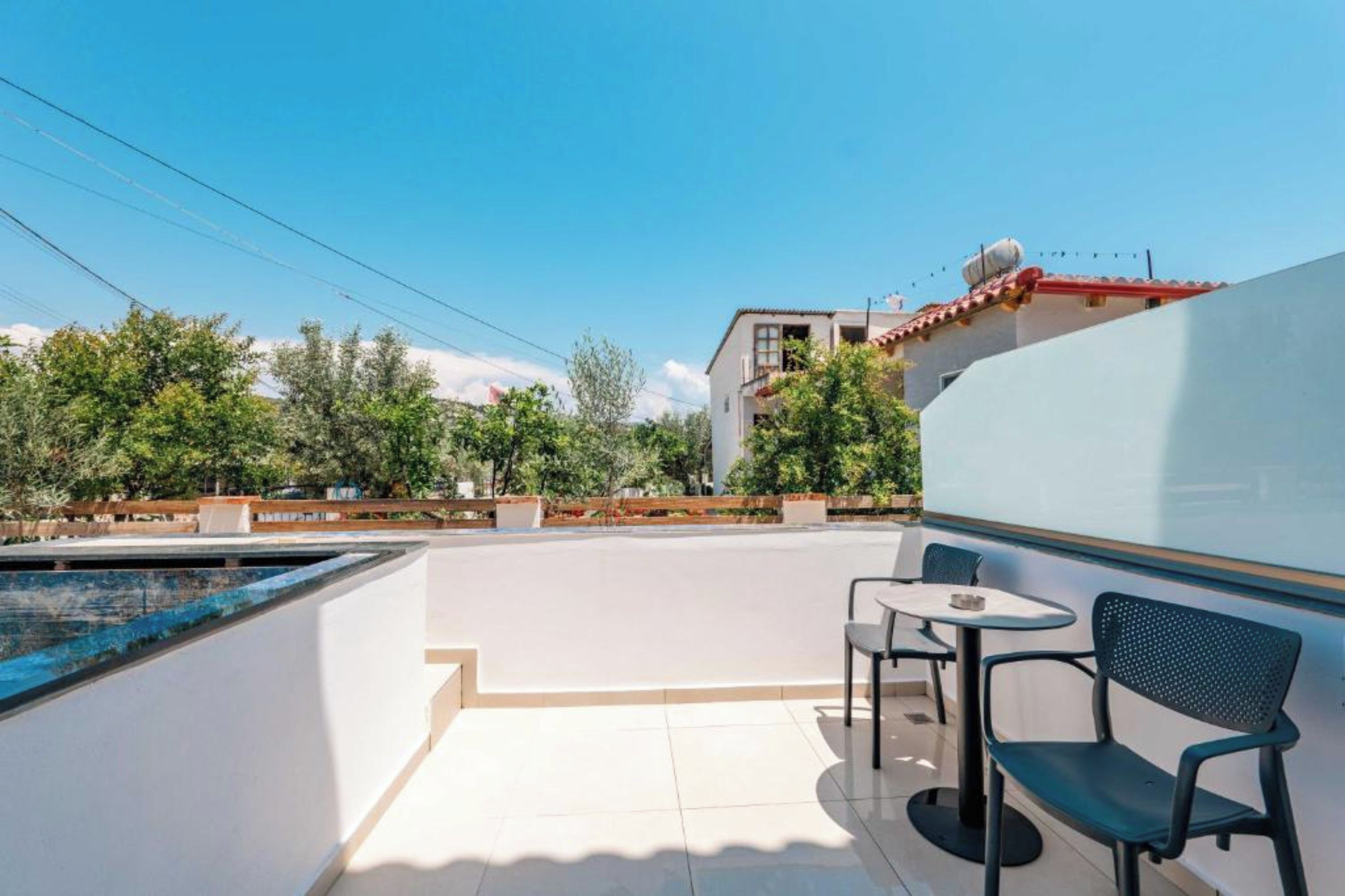 Habitación doble Deluxe, balcón, vista a la ciudad | Restaurante al aire libre