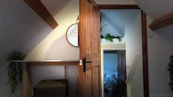 4 bedrooms, WiFi, bed sheets