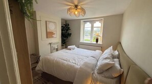 Room - Your Private Cotswolds Castle – Fairytale Stay in a Honey-Stone Village (Banbury)