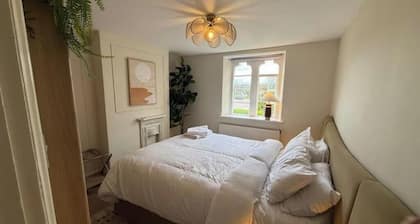 Your Private Cotswolds Castle – Fairytale Stay in a Honey-Stone Village