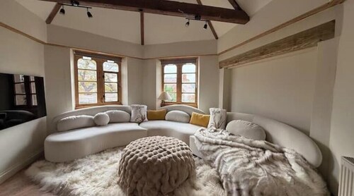 Your Private Cotswolds Castle – Fairytale Stay in a Honey-Stone Village