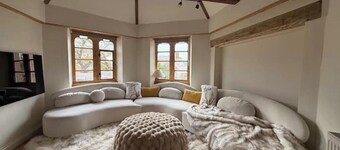 Your Private Cotswolds Castle – Fairytale Stay in a Honey-Stone Village