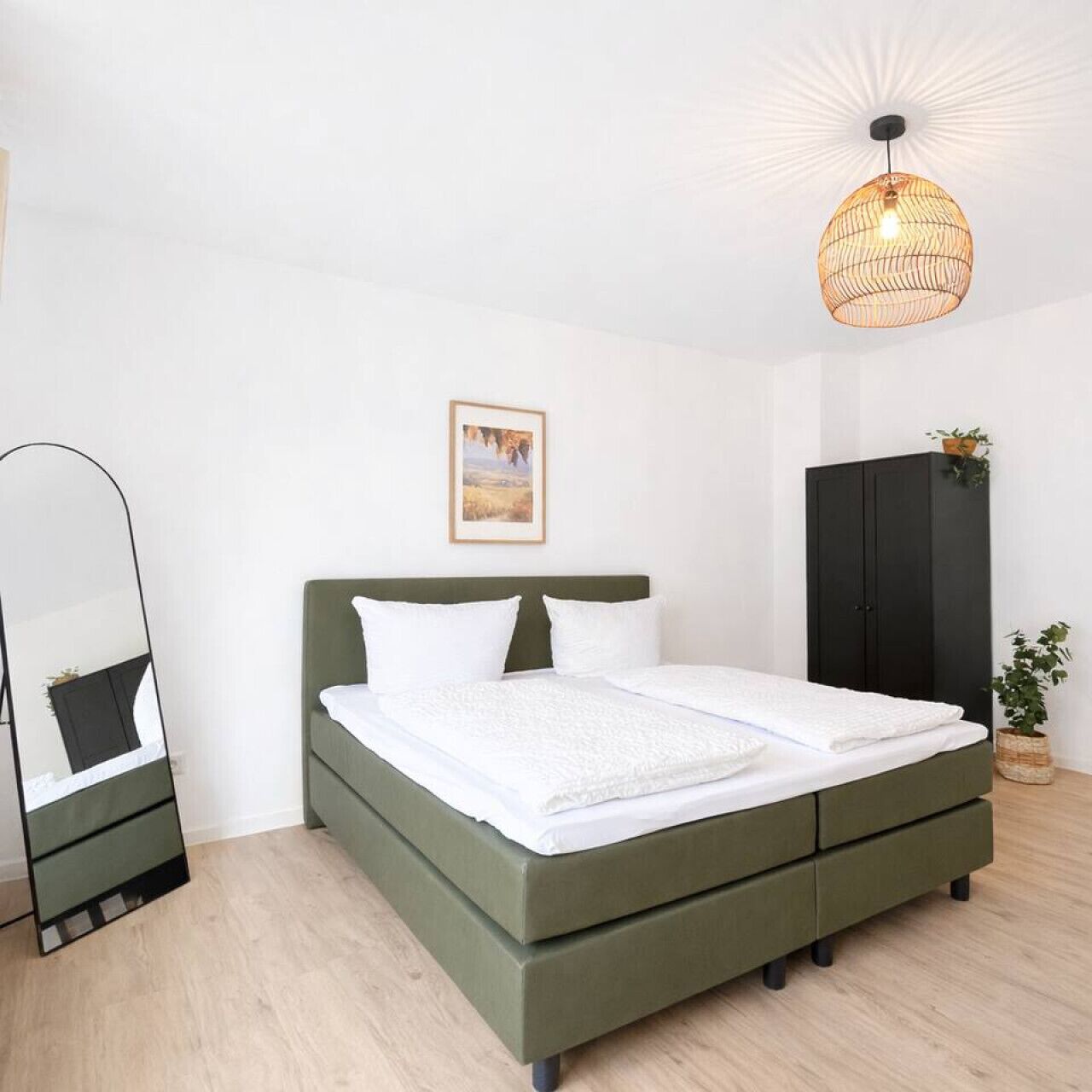 2 bedrooms, desk, iron/ironing board, travel crib