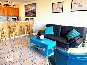 Smart TV - Beachy Bright Maui Vista 1 BR 1BA condo overlooking pool (Kihei)
