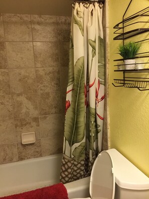 Hair dryer, towels, soap, toilet paper - Beachy Bright Maui Vista 1 BR 1BA condo overlooking pool (Kihei)