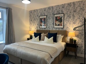 5 habitaciones, escritorio, tabla de planchar con plancha y wifi gratis 