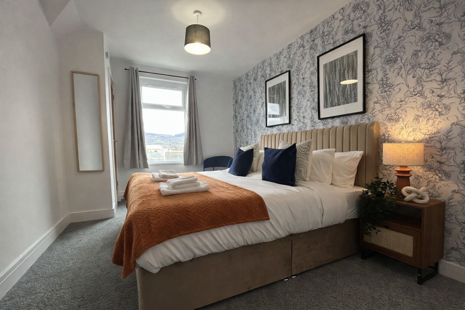 5 bedrooms, desk, iron/ironing board, free WiFi