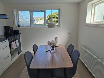 Bright & cozy basement apartment • Free parking