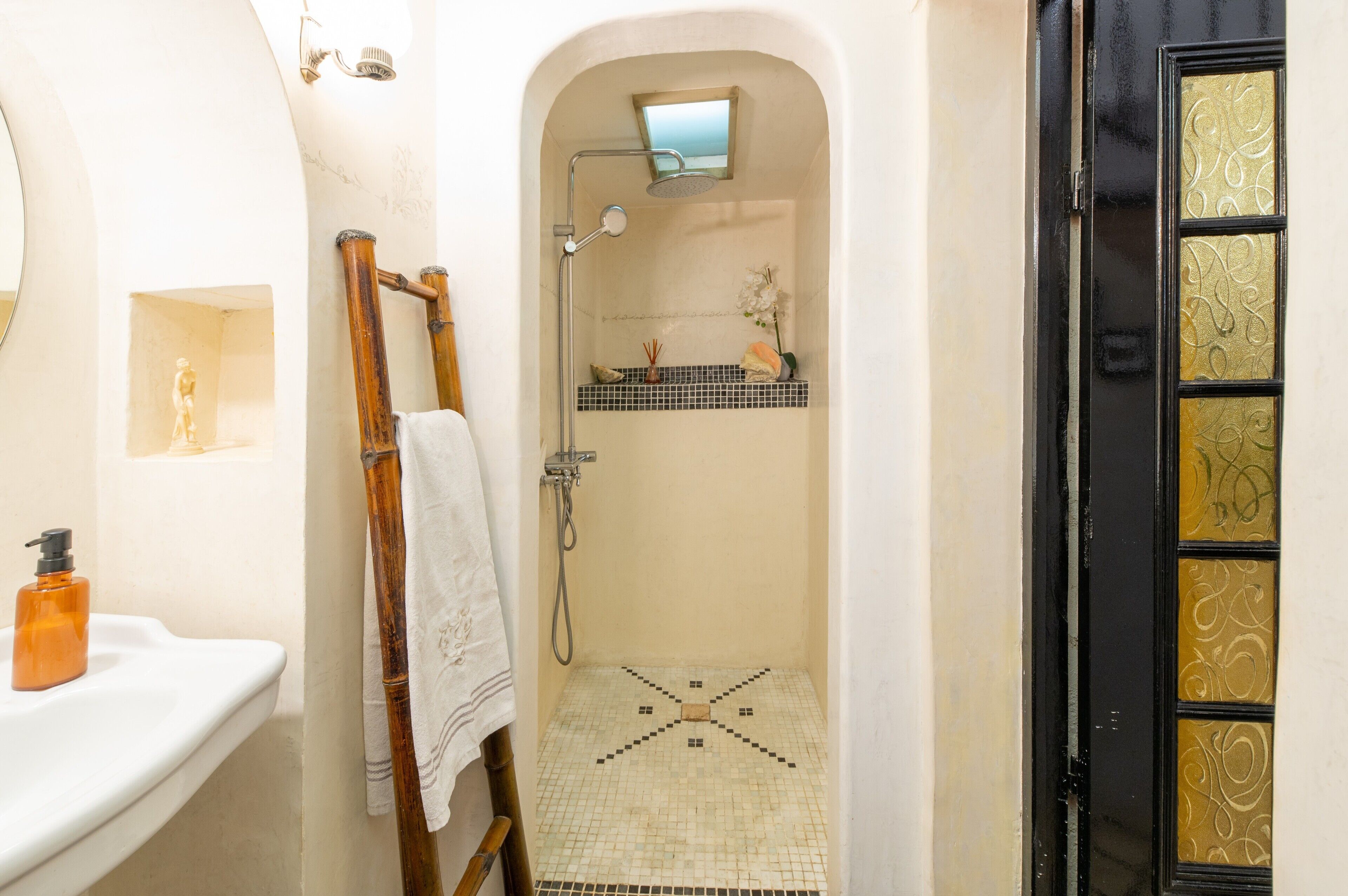 Shower, towels