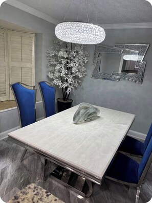 Dining - Fort Cranberry (Jacksonville)