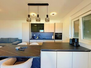 Fridge, oven, stovetop, dishwasher - Apartment Top 5 with sunny balcony and sea view (Novalja)