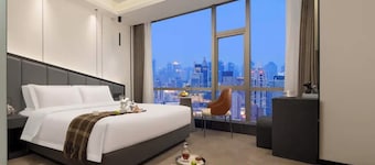 KW Sky View Hotel -Chongqing Jiefangbei Pedestrian Street Hongyadong Branch
