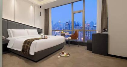 KW Sky View Hotel -Chongqing Jiefangbei Pedestrian Street Hongyadong Branch