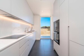 Refrigerador, microondas, horno y lavavajillas 