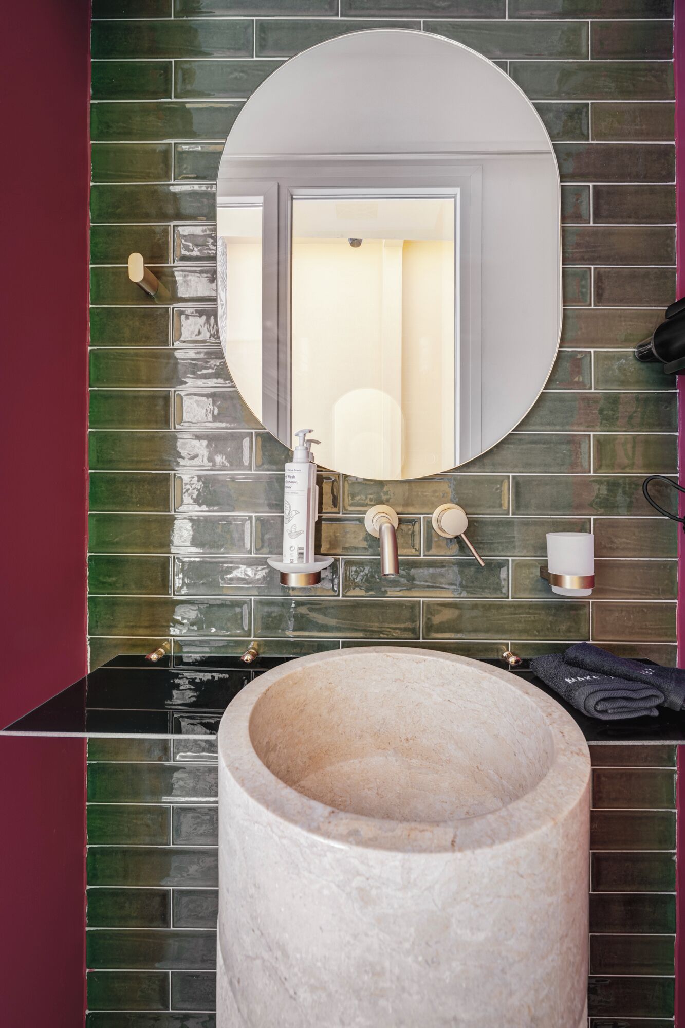Honeymoon-Suite | Badezimmer | Badewanne und Dusche (separat), Haartrockner, Hausschuhe, Handtücher